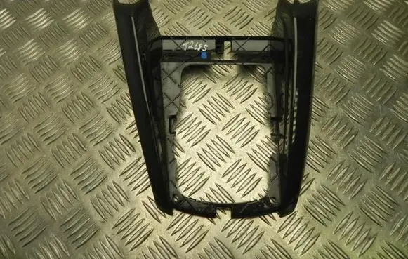 Radio/GPS head unit trim