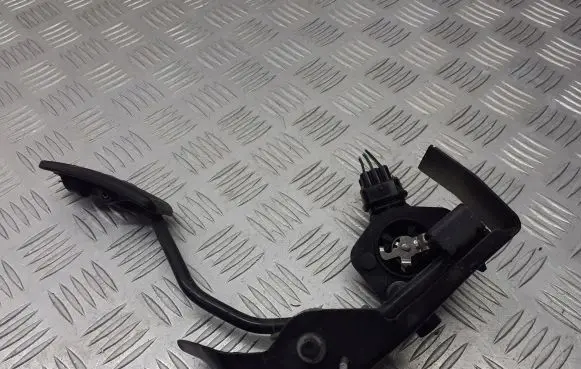 Toyota Avensis T250 Accelerator throttle pedal 78111-35030