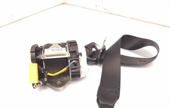 BMW 1 E82 E88 Front seatbelt 6981477