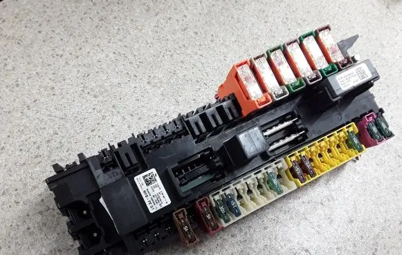 Mercedes-Benz ML W166 Fuse module A1665401750