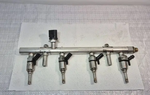 Skoda Octavia Mk3 (5E) Fuel injector 06L906036J 06K133317G