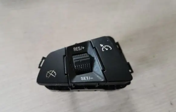 Opel Insignia A Steering wheel buttons/switches 13352971