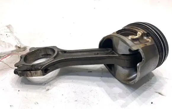 KIA Sportage Piston with connecting rod D4FD