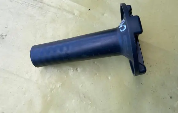 Mercedes-Benz C W203 Spare wheel bolt A2098980214