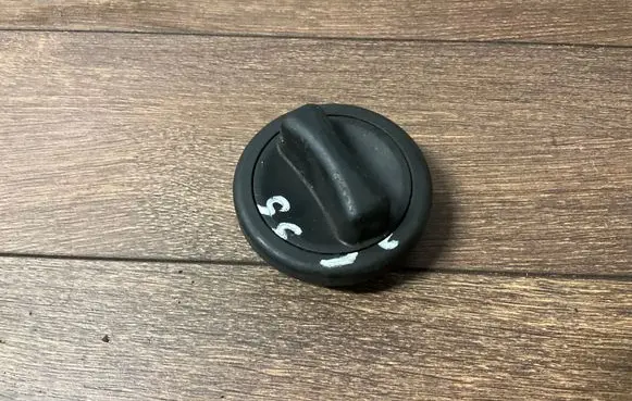Mercedes-Benz E W211 Fuel tank cap A2204700705 2204700705