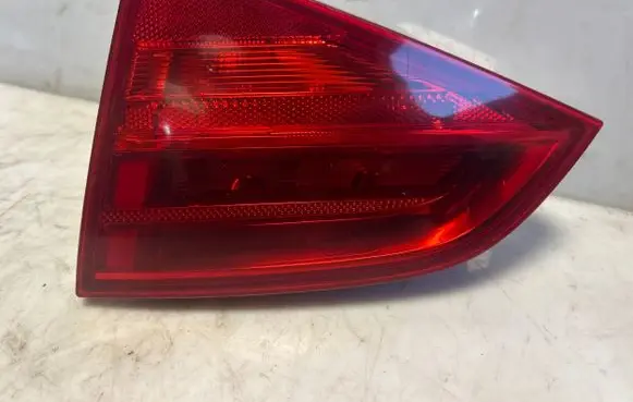Tailgate rear/tail lights