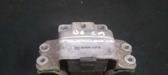 Volkswagen PASSAT B6 Engine mount bracket 3c0199555