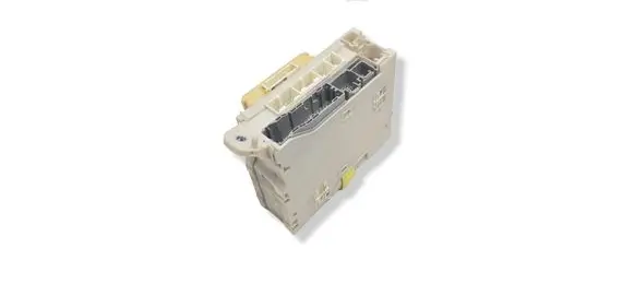 Lexus IS 220D-250-350 Fuse module 8273053020