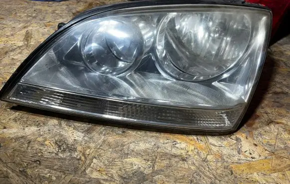 KIA Sorento Headlight/headlamp 921013E0