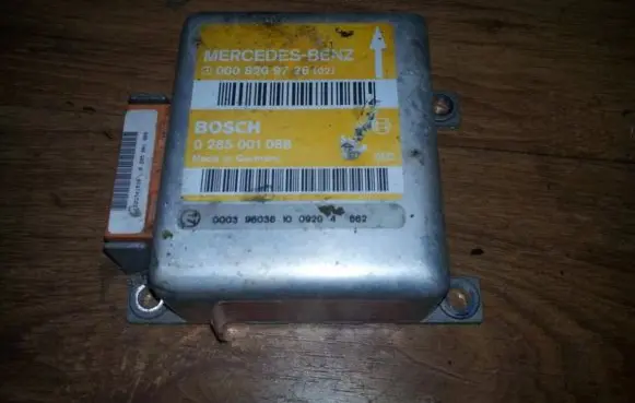 Mercedes-Benz E W210 Airbag control unit/module 0008209726 0285001088