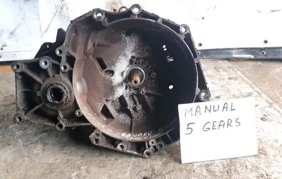 Opel Zafira A Manual 5 speed gearbox 13104951 UM13104951