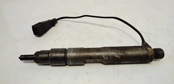 Audi A6 S6 C5 4B Fuel injector 028130201S