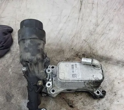 Mercedes-Benz Vito Viano W639 Oil filter mounting bracket A6511800665 7036413702 U7902004