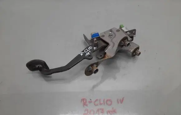 Renault Clio IV Clutch pedal 01121630