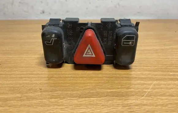 Mercedes-Benz E W210 Hazard light switch 2088200310 C3909