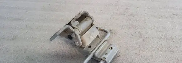 Audi A8 S8 D3 4E Rear door lower hinge 4E0833411B