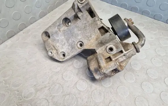 BMW 7 E38 A/C compressor mount bracket 7786194