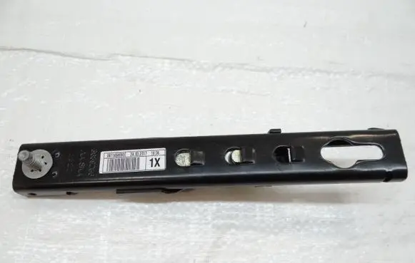 Peugeot Expert Seat belt height adjuster 9811404680