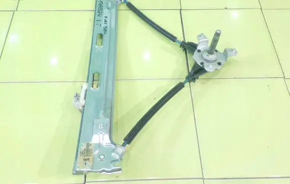 Fiat 500L Front door window regulator with motor 