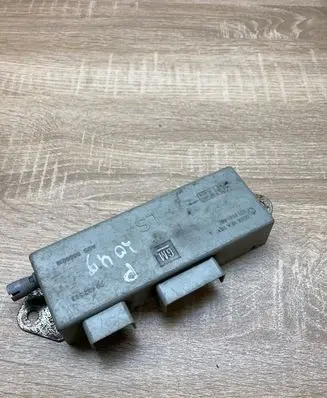 Opel Vectra B Aerial antenna amplifier 90462593 921650
