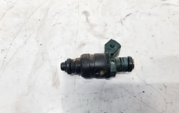 Audi A3 S3 8L Fuel injector 037906031AA