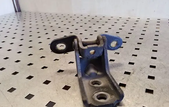 Hyundai Santa Fe Front door lower hinge 