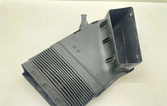 Audi A4 S4 B7 8E 8H Air intake duct part 8E0129617D