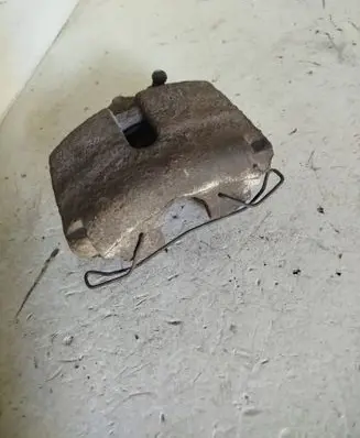 Volkswagen PASSAT B6 Front brake caliper 
