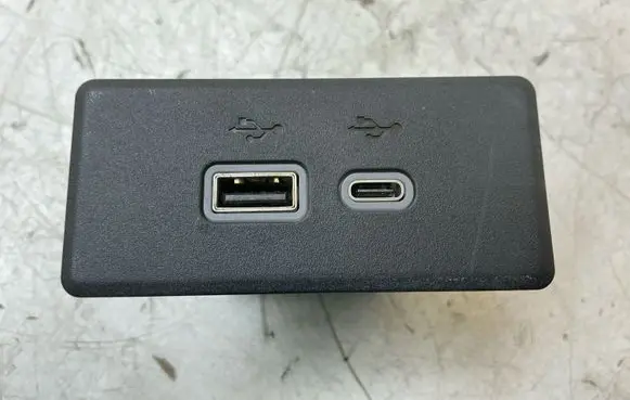 Chevrolet Corvette C8 USB socket connector 86796506