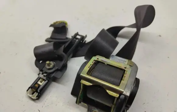 Audi A4 S4 B5 8D Front seatbelt 566185121C