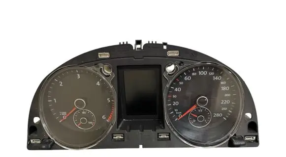 Volkswagen PASSAT CC Speedometer (instrument cluster) 3C8920870C