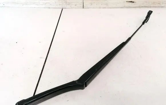 Front wiper blade arm