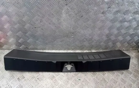 Mitsubishi Outlander Trunk/boot sill cover protection 7240A135