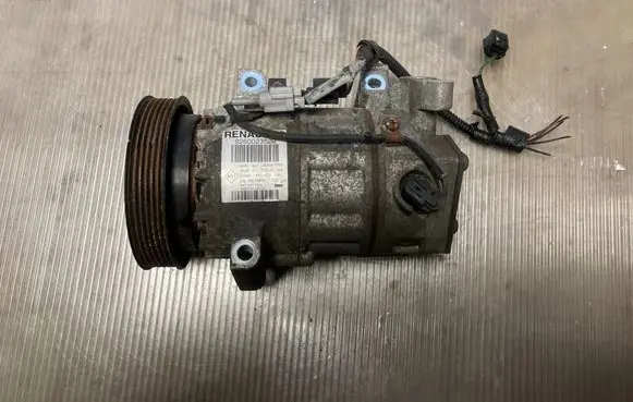 Renault Captur Air conditioning (A/C) compressor (pump) 926002352R 4044675590 Z0012593A