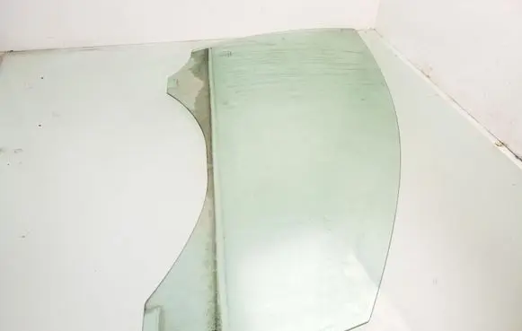 Volvo V50 Front door window glass four-door AS2
