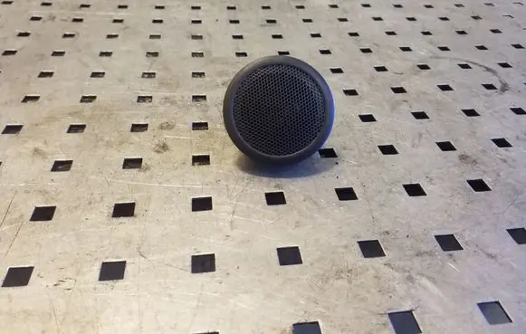 Front door high frequency speaker