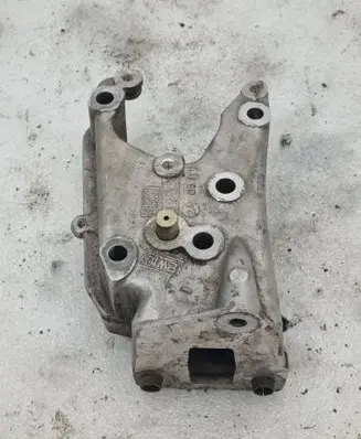 Citroen C5 Engine mounting bracket RFJ