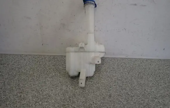 Suzuki Celerio Windshield washer fluid reservoir/tank