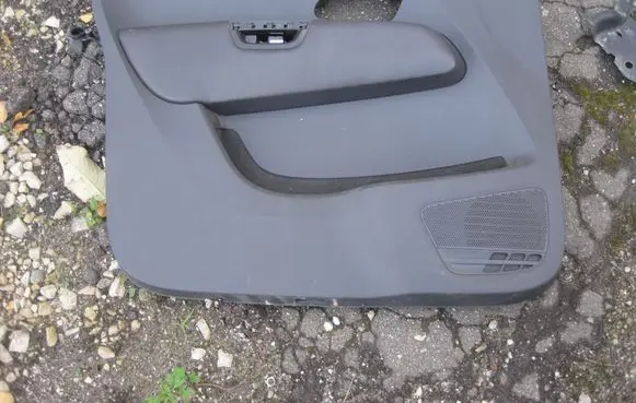 Volkswagen Amarok Front door card panel trim