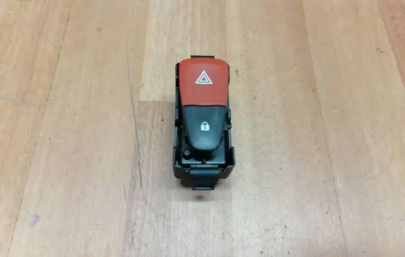 Renault Megane III Hazard light switch 252100001R 8200214896 8200523299