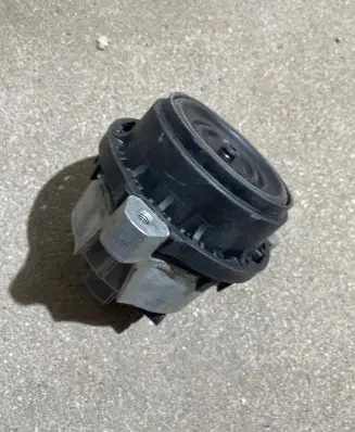 BMW X7 G07 Engine mount bracket 8841312