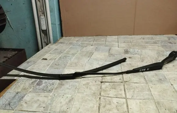 Ford Focus Front wiper blade arm BM5117526AB