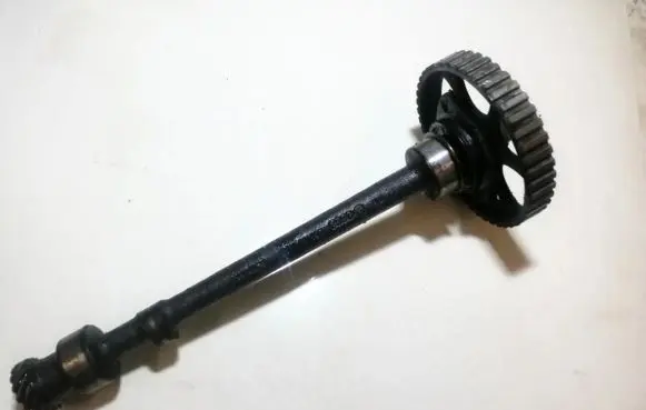 Volkswagen PASSAT B2 Camshaft 0521150135