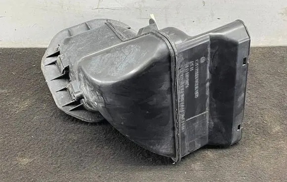 Audi Q7 4L Air intake duct part 7L0819049