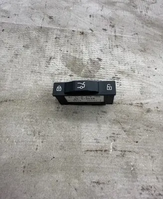 BMW 5 GT F07 Tailgate/boot open switch button 8379766 61318379766