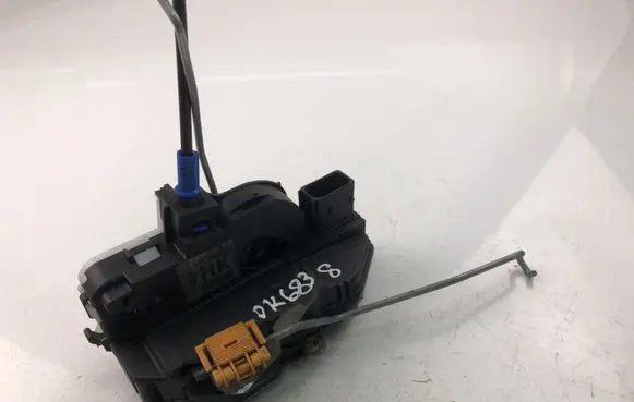 Opel Zafira B Rear door lock 13579522