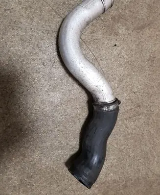 BMW 5 E39 Intercooler hose/pipe 11612249669