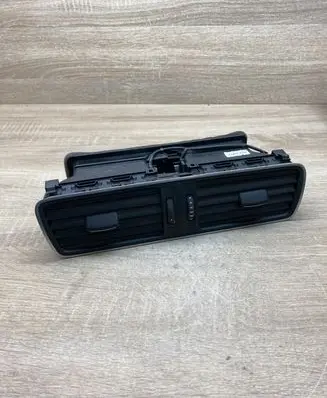 Volkswagen PASSAT B7 Dash center air vent grill 3AC819728A