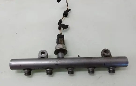 Volvo V50 Fuel main line pipe 5WS40039 A161487