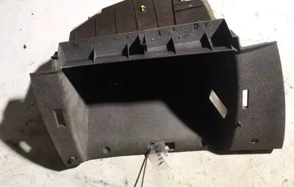 Peugeot 407 Glove box
